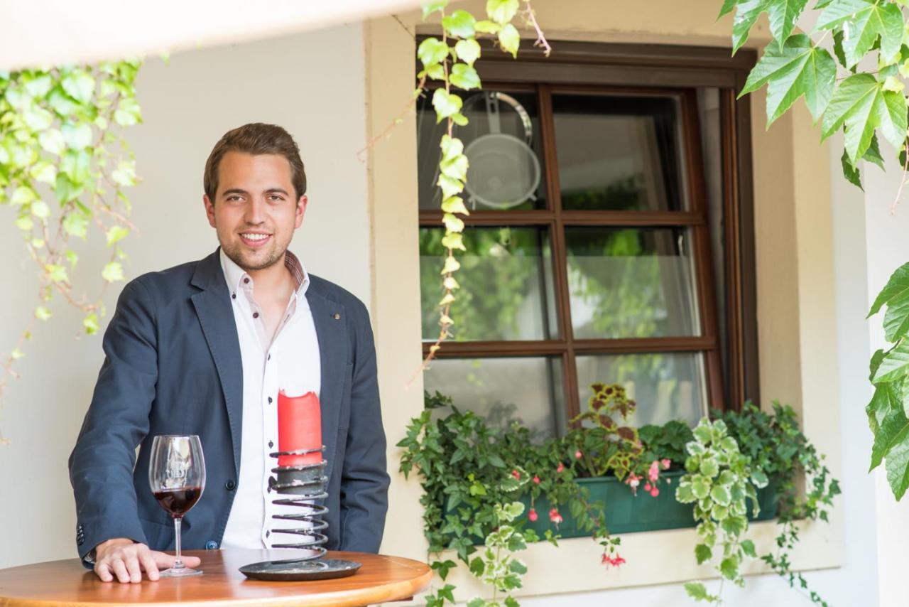 ホテル Weingut Burger Kalladorf エクステリア 写真